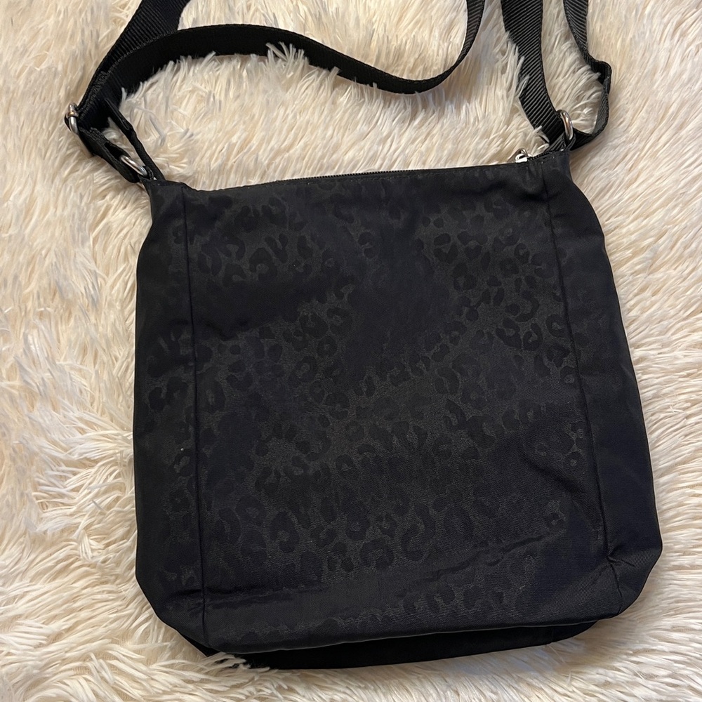Baggallini Leopard Black Crossbody Bag - Picture 2 of 4